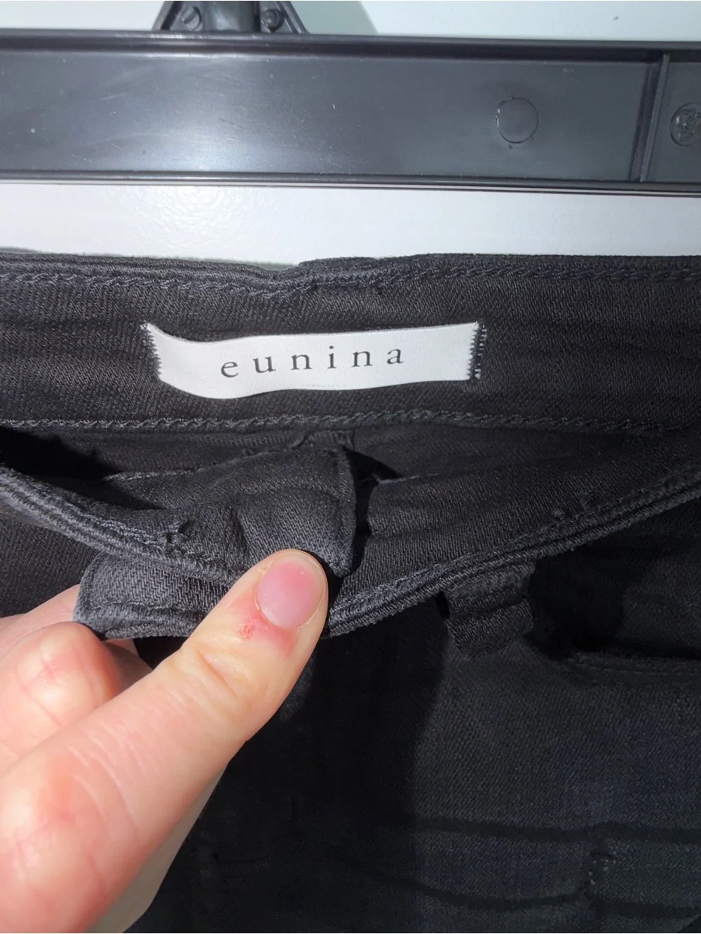 eunina black distressed